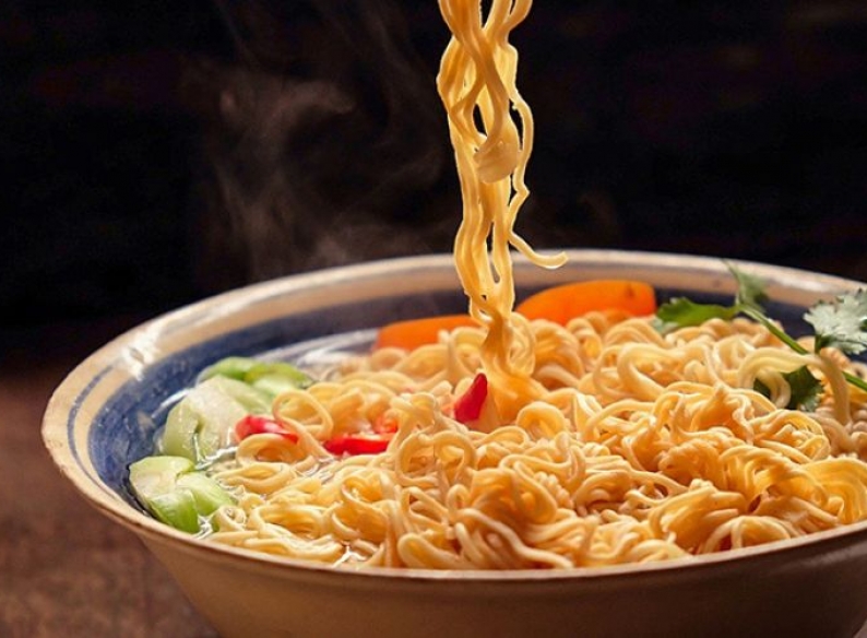 Mì ăn liền là gì? Thành phần, cách lựa chọn và sử dụng hợp lý