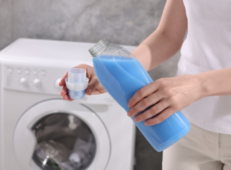 Nước xả vải mùa mưa loại nào tốt? Top sản phẩm giúp quần áo thơm lâu
